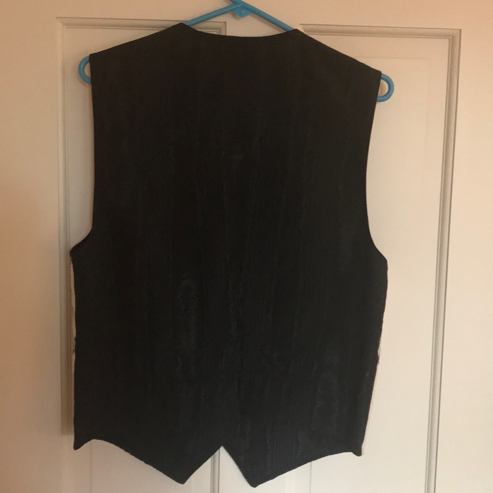 Vest - Picture 2 of 4